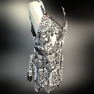 New York City Design Co Black and White Patterned Sleeveless Blouse Sz 22